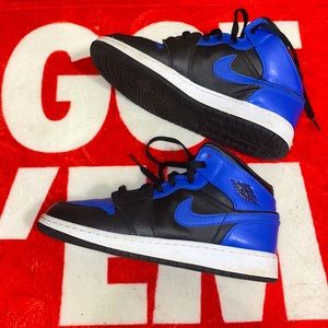 Air Jordan 1 Mid GS ‘Hyper Royal’